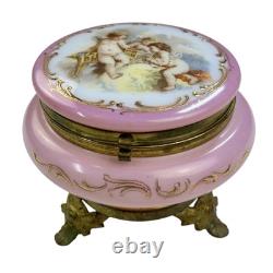 19th C. FRENCH OPALINE ART GLASS FOOTED POWDER BOX, CHERUBS EXCELLENT