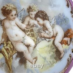 19th C. FRENCH OPALINE ART GLASS FOOTED POWDER BOX, CHERUBS EXCELLENT
