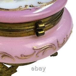 19th C. FRENCH OPALINE ART GLASS FOOTED POWDER BOX, CHERUBS EXCELLENT