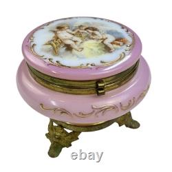 19th C. FRENCH OPALINE ART GLASS FOOTED POWDER BOX, CHERUBS EXCELLENT