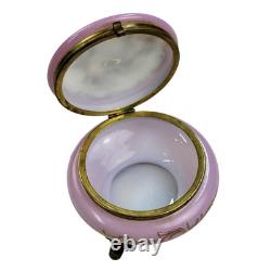 19th C. FRENCH OPALINE ART GLASS FOOTED POWDER BOX, CHERUBS EXCELLENT