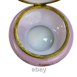 19th C. FRENCH OPALINE ART GLASS FOOTED POWDER BOX, CHERUBS EXCELLENT