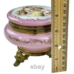19th C. FRENCH OPALINE ART GLASS FOOTED POWDER BOX, CHERUBS EXCELLENT