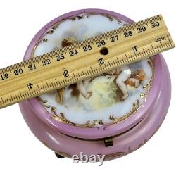 19th C. FRENCH OPALINE ART GLASS FOOTED POWDER BOX, CHERUBS EXCELLENT