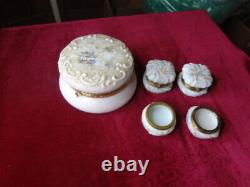 5 Antique Pieces Of Wavecrest. No Reserve