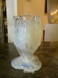 ART DECO OPALESCENT GLASS VASE by Géza Hiecz ETLING France. CIRCA 1925