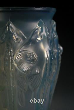 Antique Art Deco Sabino Manta Ray Opalescent Glass Vase Circa 1930