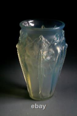 Antique Art Deco Sabino Manta Ray Opalescent Glass Vase Circa 1930