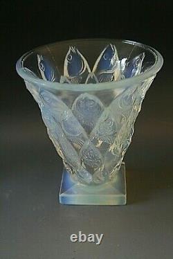 Antique Art Deco Sabino Poissons Opalescent Glass Vase