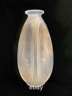 Antique Marius Sabino Vase Alveoli Opalescent Glass Petals Paris Art Deco 19th