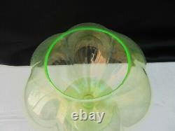 Antique Victorian/Edwardian Uranium Opalescent Green Art Glass Vase 8.4 Y664