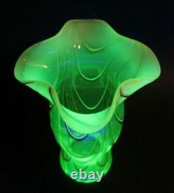 Antique WEBB English Art Glass FILAMENTOSA Uranium Opalescent Red LOOP 8 Vase