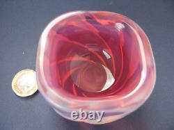 Archimede Seguso for Seguso Vetri Darte Model 7884 Pink Opalescent Ribbed Bowl