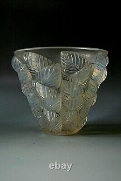 Art Deco Rene Lalique Moissac Opalescent Glass Vase