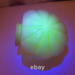 Art Deco pink opalescent glass lamp light shade shell 15cm VTG England 1920s