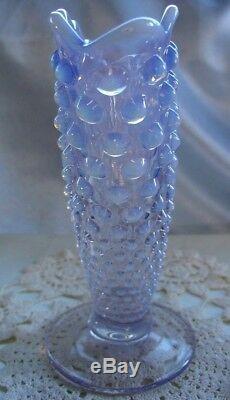 FENTON GLASSMINT&PRFc1944VINTAGEXSRCWISTERIAOPALESCENTHOBNAIL6.5FAN VASE