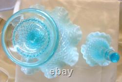 FENTON GLASSMNT&PERFVINTAGE50sBLUE OPALESCENTDIAMOND LACE1 HORN10EPERGNE