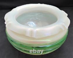 Kralik Art Nouveau opalescent glass bowl with green trails, c1910