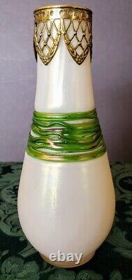 LOETZ 1898 Diana Cisele Opaline Iridescent Hand Blown w-Spiral Schnuerl Decor +