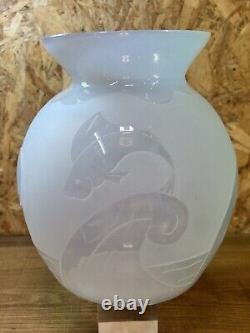 Large Ball Vase, Opalescent Glass Art Deco, Fish, Sabino Era, Lalique