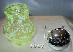 MINTVINTAGE60sFENTON GLASSSCARCEVASELINE OPALESCENTDAISY&FERNSUGAR SHAKER