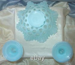 MNT+PRFVINTAGE40sSRCFENTON GLASSBLUE OPALESCENTCOIN DOTLG3pcCONSOLE SET