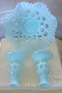 MNT+PRFVINTAGE40sSRCFENTON GLASSBLUE OPALESCENTCOIN DOTLG3pcCONSOLE SET