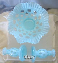 MNT+PRFVINTAGE40sSRCFENTON GLASSBLUE OPALESCENTCOIN DOTLG3pcCONSOLE SET