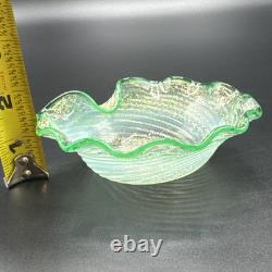 Murano Fratelli Toso Vintage Art Glass Bowl Emerald Green Crest Swirl Opalescent