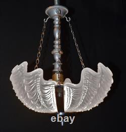 Original 1940s art deco 3 -moulded slip clamshell opalescent glass Odeon light