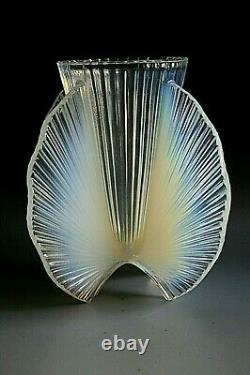 Pierre D'Avesn French Art Deco Opalescent Glass Vase c1930