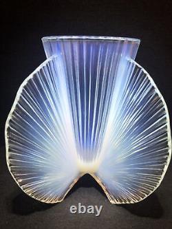 Pierre D'Avesn Rare French Art Deco Opalescent Glass Fan Vase c. 1930