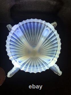 Pierre D'Avesn Rare French Art Deco Opalescent Glass Fan Vase c. 1930