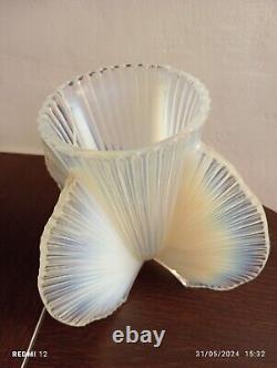 Pierre D'Avesn Rare French Art Deco Opalescent Glass Vase c1930