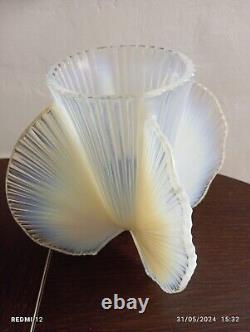 Pierre D'Avesn Rare French Art Deco Opalescent Glass Vase c1930