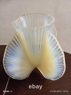Pierre D'Avesn Rare French Art Deco Opalescent Glass Vase c1930