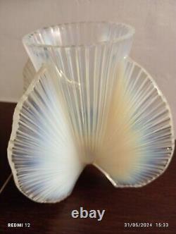 Pierre D'Avesn Rare French Art Deco Opalescent Glass Vase c1930