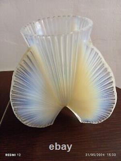 Pierre D'Avesn Rare French Art Deco Opalescent Glass Vase c1930