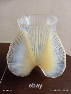 Pierre D'Avesn Rare French Art Deco Opalescent Glass Vase c1930