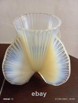 Pierre D'Avesn Rare French Art Deco Opalescent Glass Vase c1930