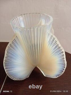 Pierre D'Avesn Rare French Art Deco Opalescent Glass Vase c1930