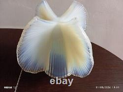 Pierre D'Avesn Rare French Art Deco Opalescent Glass Vase c1930