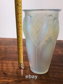 R. Lalique 1924 Ceylan Budgerigars In Foliage Blue Stained Opalescent Vase