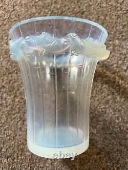 R. Lalique Vase Boulouris 1933 Opalescent, With Birds, Sign, In Good Condition