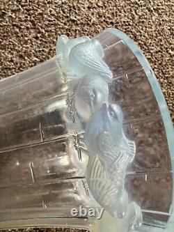 R. Lalique Vase Boulouris 1933 Opalescent, With Birds, Sign, In Good Condition