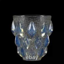 Rampillon Opalescent Art Deco Glass Vase by René Lalique