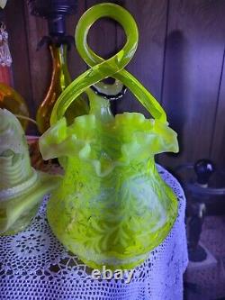 Rare Fenton Daisy Fern Topaz Vaseline Opalescent 11 Ruffled Basket Loop Handle