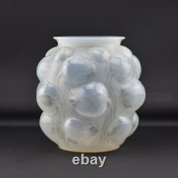 Rene Lalique opalescent Tulipes vase C1927