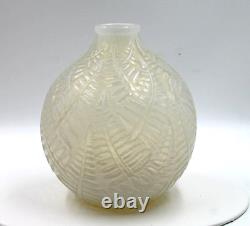 Rene R. Lalique Art Glass 7 Espalion Opalescent Vase #996