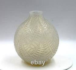 Rene R. Lalique Art Glass 7 Espalion Opalescent Vase #996